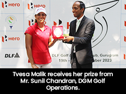 Tvesa Malik receives her prize from Mr. Sunil Chandran, DGM Golf Operations.